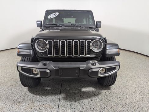 Used 2025 Jeep Wrangler Unlimited Sahara AWD/4WD image 2