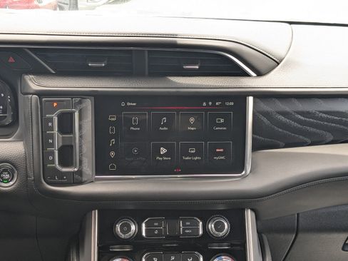 Used 2023 GMC Yukon Denali AWD/4WD image 19
