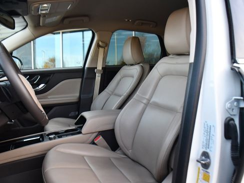 Used 2023 Lincoln Corsair Standard image 13