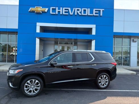Used 2021 Chevrolet Traverse Premier w/ LPO, Floor Liner Package FWD image 1