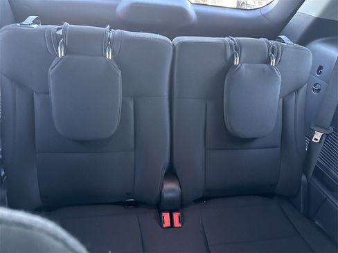 Used 2024 Ford Explorer XLT image 16