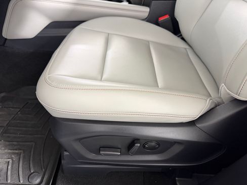 Used 2025 Ford Explorer Active w/ Active Comfort Package RWD image 10