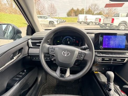 Used 2025 Toyota Camry LE image 19