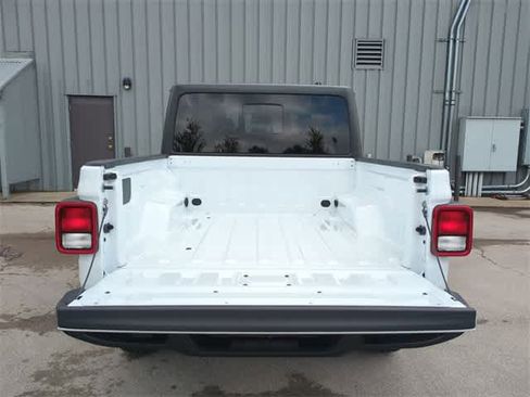 New 2025 Jeep Gladiator Sport image 34