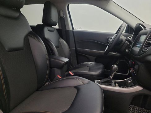 Used 2017 Jeep Compass Latitude w/ Popular Equipment Group FWD image 21