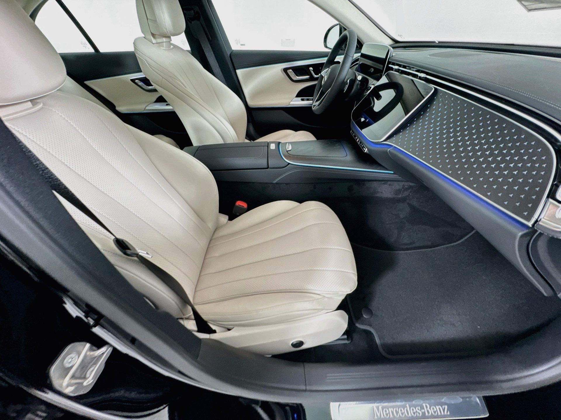 New 2027 Mercedes-Benz E 350 4MATIC Sedan image 31