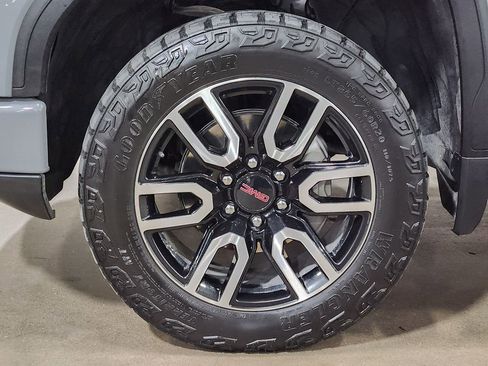 Used 2024 GMC Sierra 1500 AT4 w/ Technology Package image 29