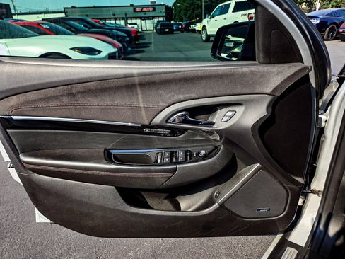 Used 2014 Chevrolet SS image 18