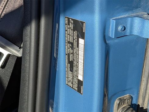 Used 2025 Volvo XC40 B5 Plus image 26