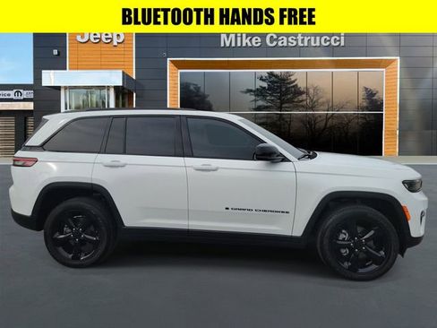 Used 2023 Jeep Grand Cherokee Altitude image 3