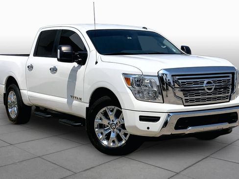 Used 2021 Nissan Titan SV w/ SV Convenience Package AWD/4WD image 3
