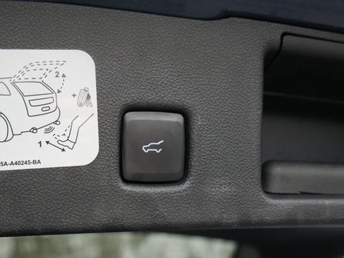 Used 2020 Ford Escape Titanium w/ Titanium Premium Package 2.0 image 11