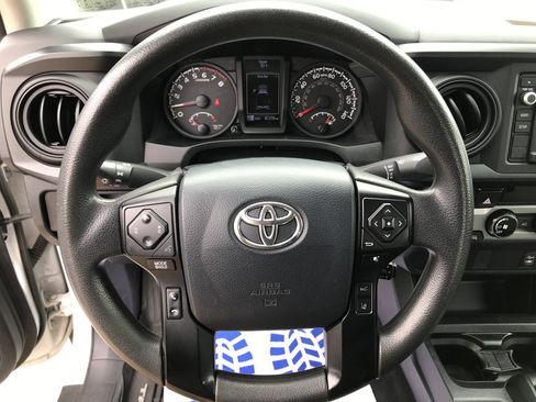 Used 2018 Toyota Tacoma SR image 12