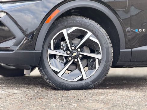 New 2026 Chevrolet Equinox EV LT image 2