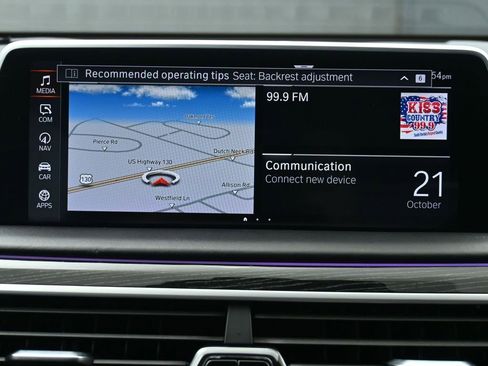 Used 2021 BMW 750i xDrive w/ Executive Package image 30