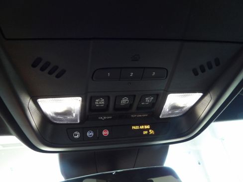 Used 2024 Cadillac XT4 Premium Luxury image 12