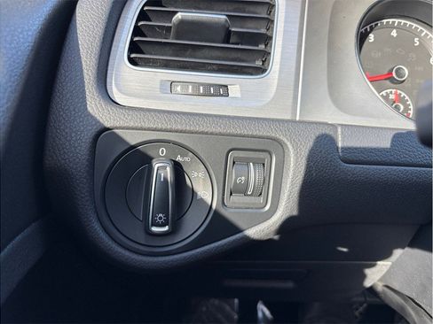 Used 2017 Volkswagen Golf Wolfsburg Edition image 30