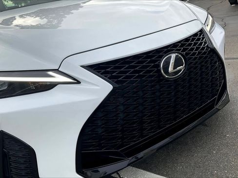 Used 2022 Lexus IS 350 F Sport image 31