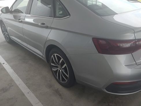 Used 2025 Volkswagen Jetta SE FWD image 3