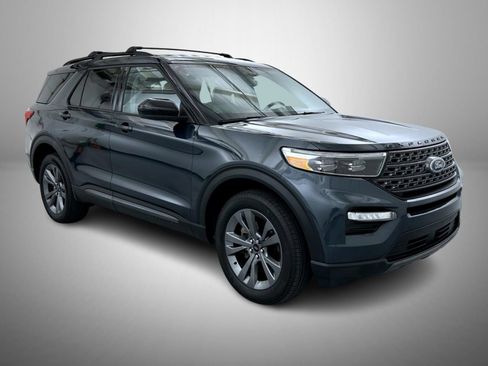 Used 2024 Ford Explorer XLT w/ Equipment Group 202A AWD/4WD image 3