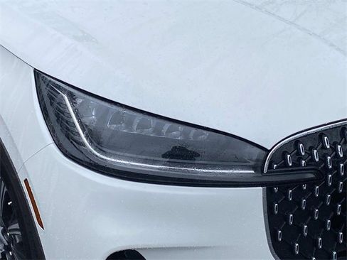 Used 2025 Lincoln Aviator 2WD image 4