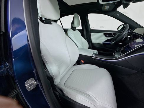 Used 2025 Mercedes-Benz C 300 4MATIC Sedan image 30