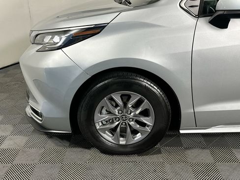 Used 2023 Toyota Sienna XLE image 11