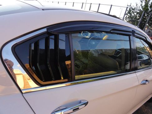 Used 2017 Honda Accord EX-L image 30