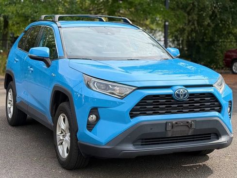 Used 2021 Toyota RAV4 XLE w/ XLE Grade Weather Package AWD/4WD image 7
