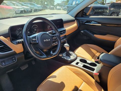 Certified 2024 Kia Seltos SX w/ SX Sunroof Package AWD/4WD image 9