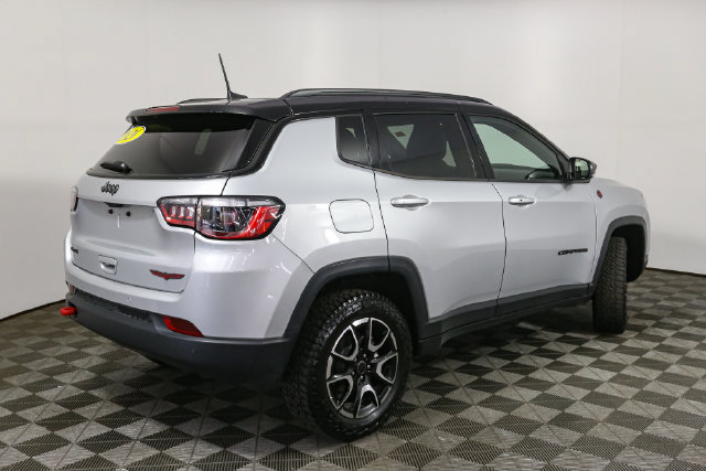 Used 2026 Jeep Compass Trailhawk AWD/4WD image 15