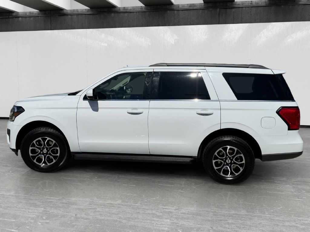 Used 2024 Ford Expedition XLT RWD image 2