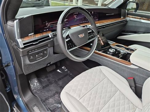 Certified 2026 Cadillac Escalade Platinum Luxury image 16