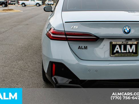 Used 2025 BMW i5 eDrive40i w/ M Sport Package image 13