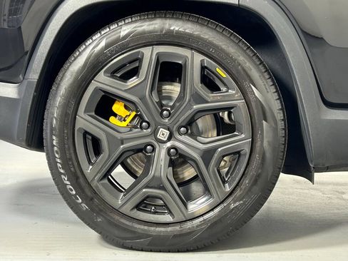 Used 2024 Rivian R1S Adventure AWD/4WD image 34