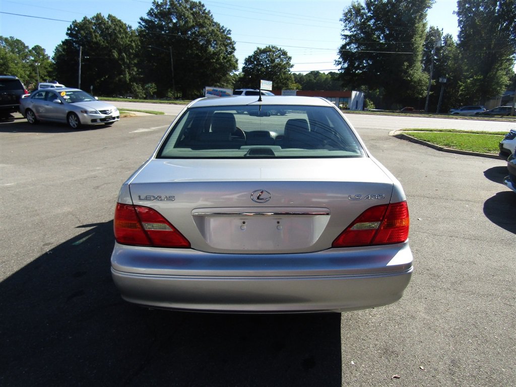 Used 2001 Lexus LS 430 RWD image 6