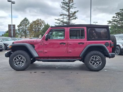 Used 2024 Jeep Wrangler Unlimited Rubicon w/ Convenience Group AWD/4WD image 6