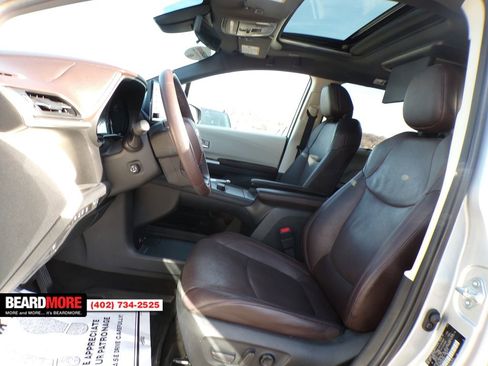 Used 2021 Toyota Sienna Limited image 18