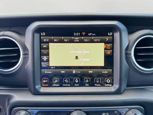 Used 2021 Jeep Wrangler Unlimited Sahara AWD/4WD image 18