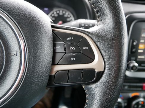 Used 2016 Jeep Renegade Limited image 30