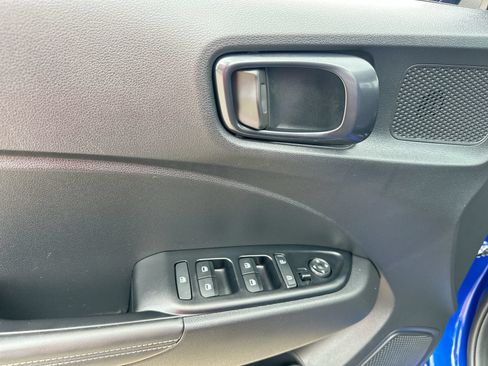 Used 2025 Hyundai Venue Limited FWD image 13