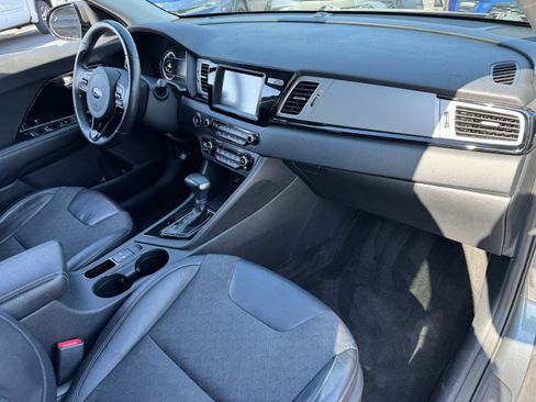 Used 2017 Kia Niro EX image 38