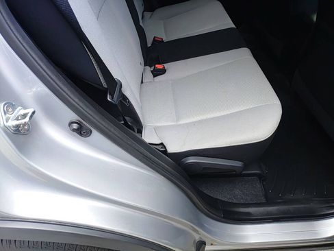 Used 2018 Toyota RAV4 XLE AWD/4WD image 19