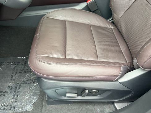 New 2026 Ford Explorer Platinum image 40