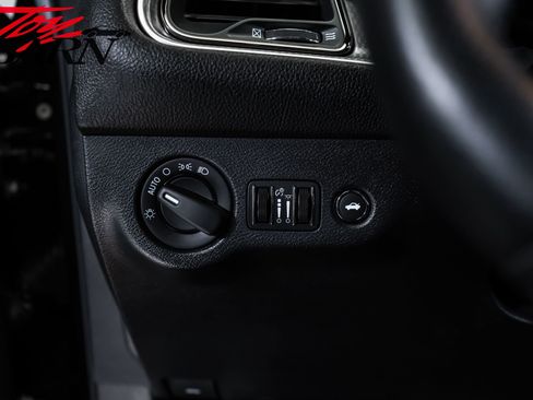Used 2015 Dodge Challenger SRT Hellcat RWD image 28