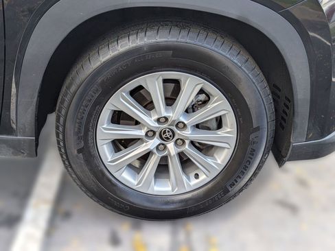 Used 2024 Toyota Grand Highlander XLE image 11