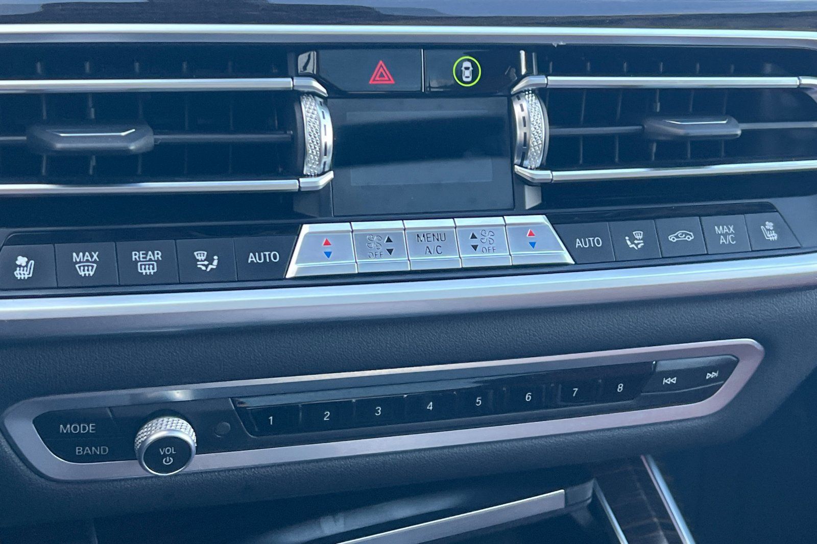 Used 2020 BMW X7 xDrive40i w/ Premium Package AWD/4WD image 19