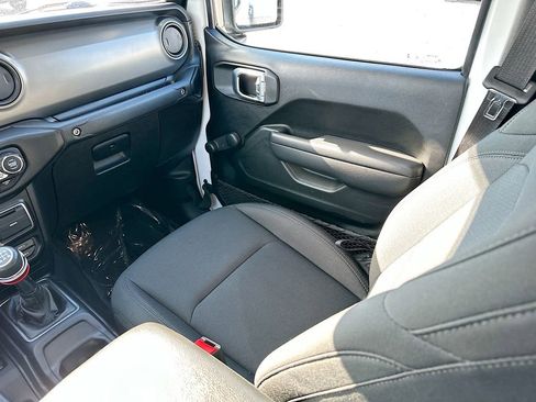 Used 2022 Jeep Gladiator Sport w/ Trailer Tow Package image 30