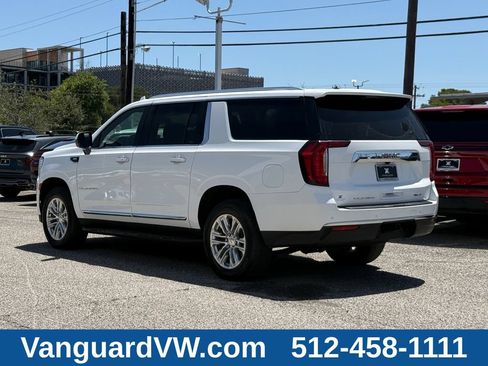 Used 2023 GMC Yukon XL SLT AWD/4WD image 10