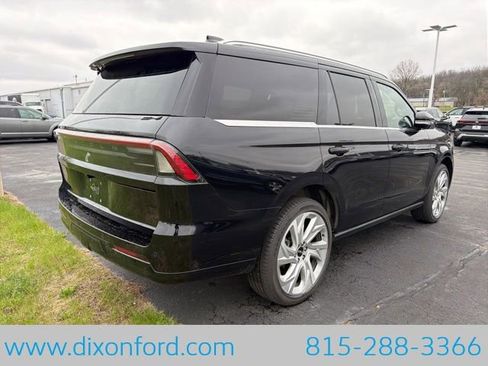 Used 2025 Lincoln Navigator Reserve image 7